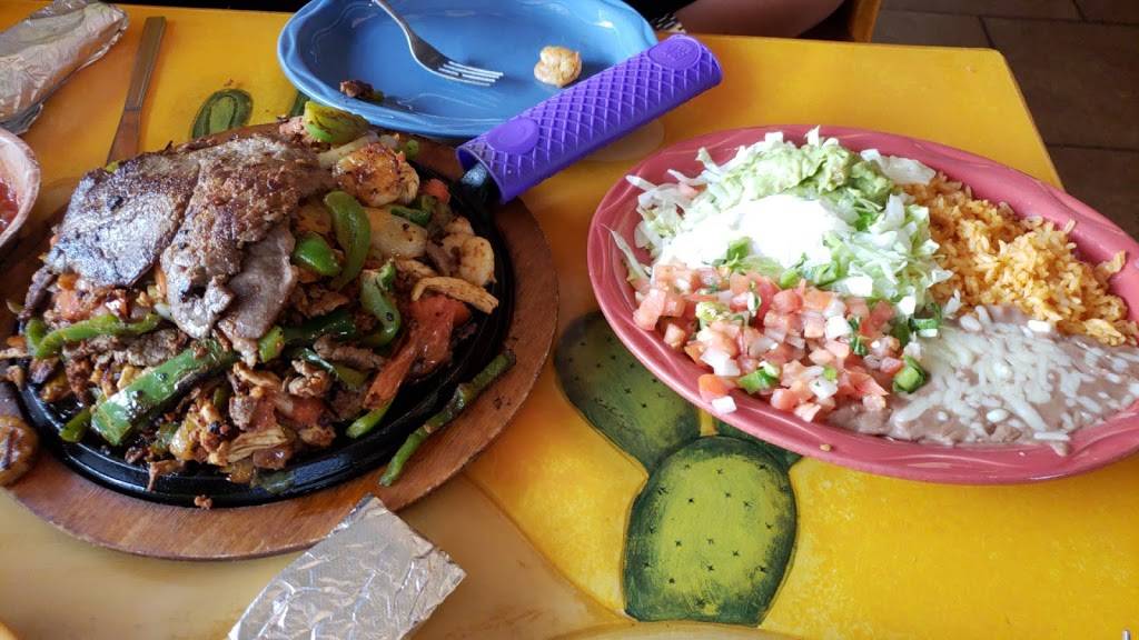 El Carreton Mexican Restaurant | restaurant | 910 E Greenville Pike, Winchester, IN 47394, USA | 7655843124 OR +1 765-584-3124