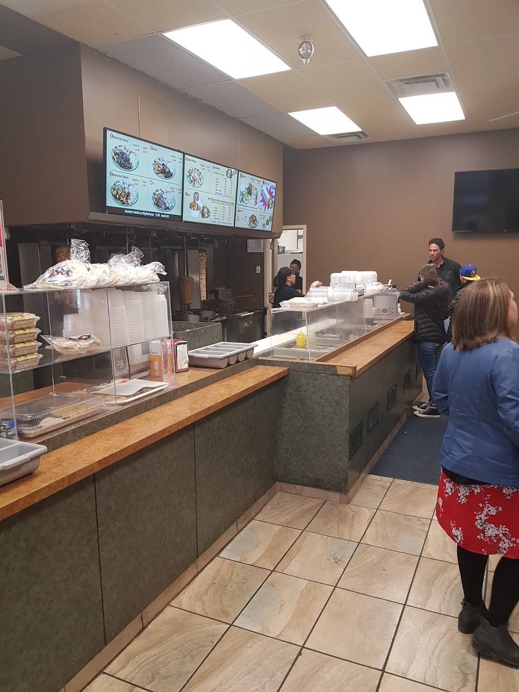 Shawarma Léoni | restaurant | 425 Boulevard la Vérendrye E, Gatineau, QC J8R 2W8, Canada | 8196636006 OR +1 819-663-6006