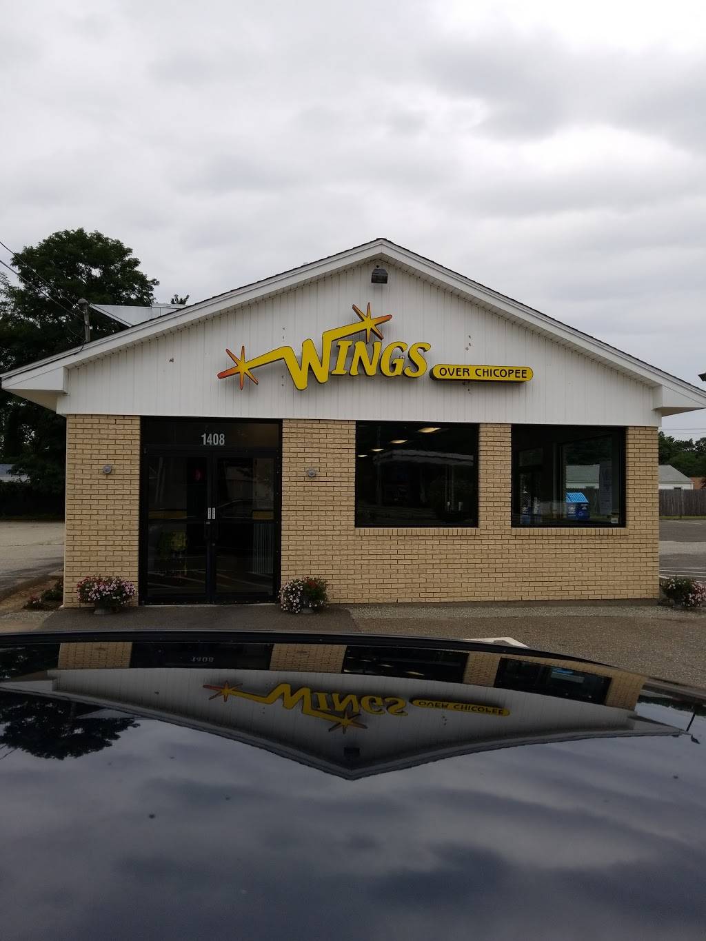 Wings Over Chicopee | restaurant | 1408 Memorial Dr, Chicopee, MA 01020, USA | 4135399464 OR +1 413-539-9464