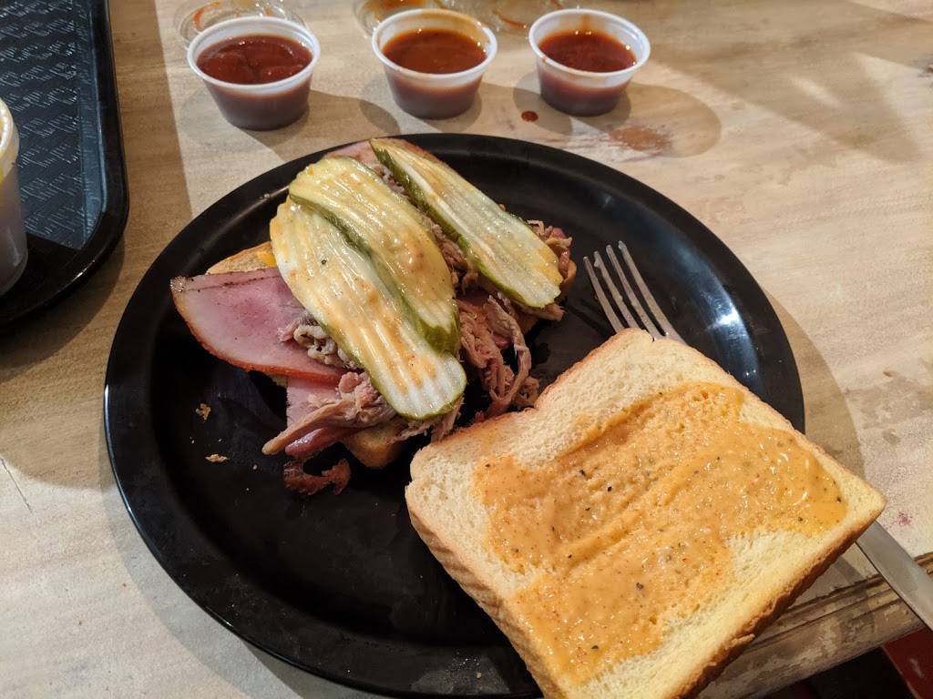 B Fabulous BBQ & Catering | restaurant | 600 Linn St, Slater, IA 50244, USA | 5155978256 OR +1 515-597-8256