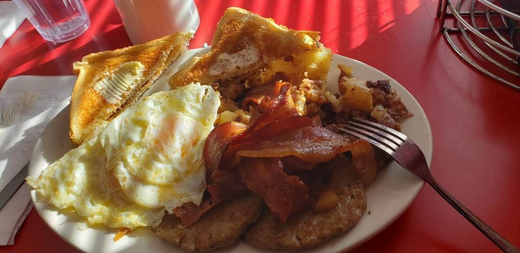 Lloyds Diner | restaurant | 184 Fountain St, Framingham, MA 01702, USA | 5088798750 OR +1 508-879-8750