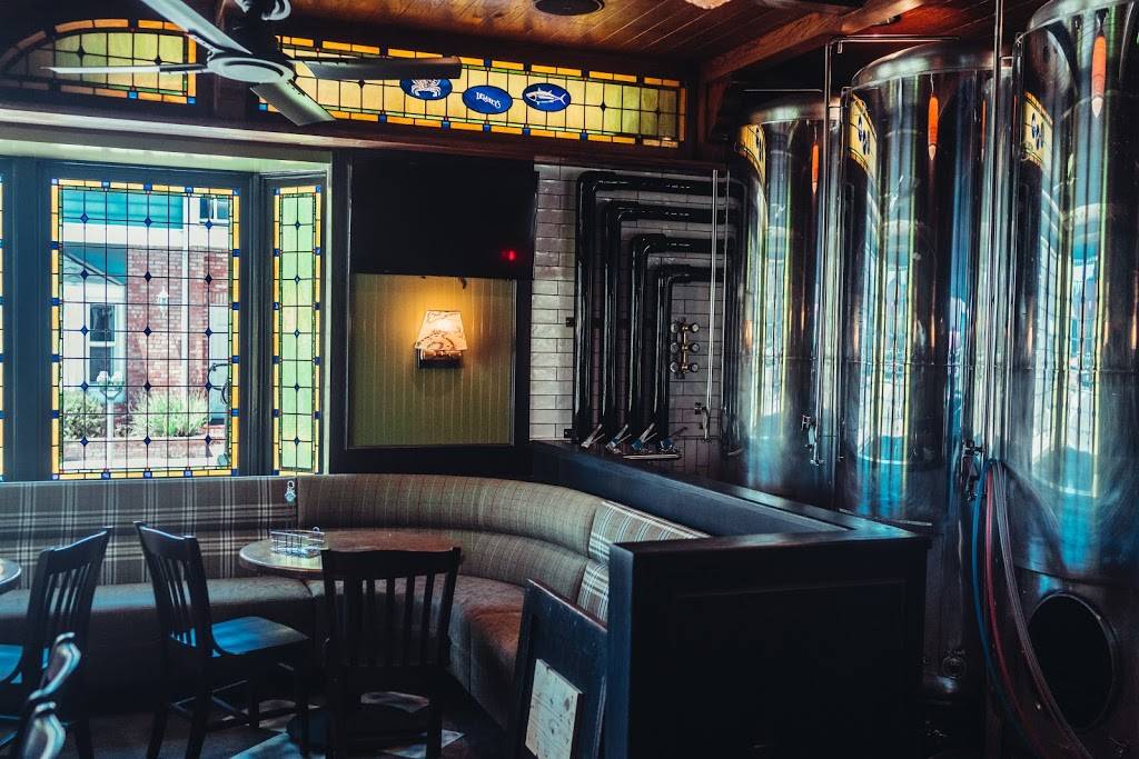 Helmsman Ale House | restaurant | 2920 Newport Blvd, Newport Beach, CA 92663, USA | 9492209977 OR +1 949-220-9977