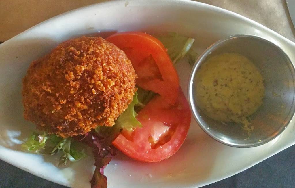 Snug Pub | restaurant | 200 Willard St, Cocoa, FL 32922, USA | 3213490337 OR +1 321-349-0337