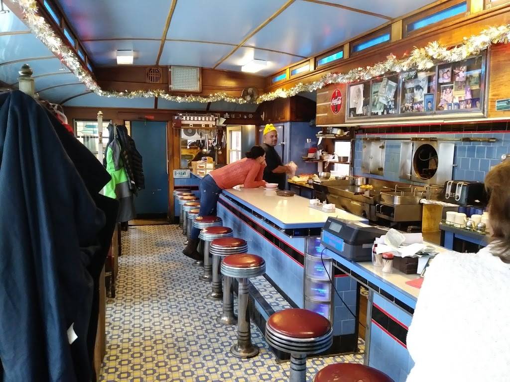 Tumble Inn Diner | restaurant | 1 Main St, Claremont, NH 03743, USA | 6035046561 OR +1 603-504-6561