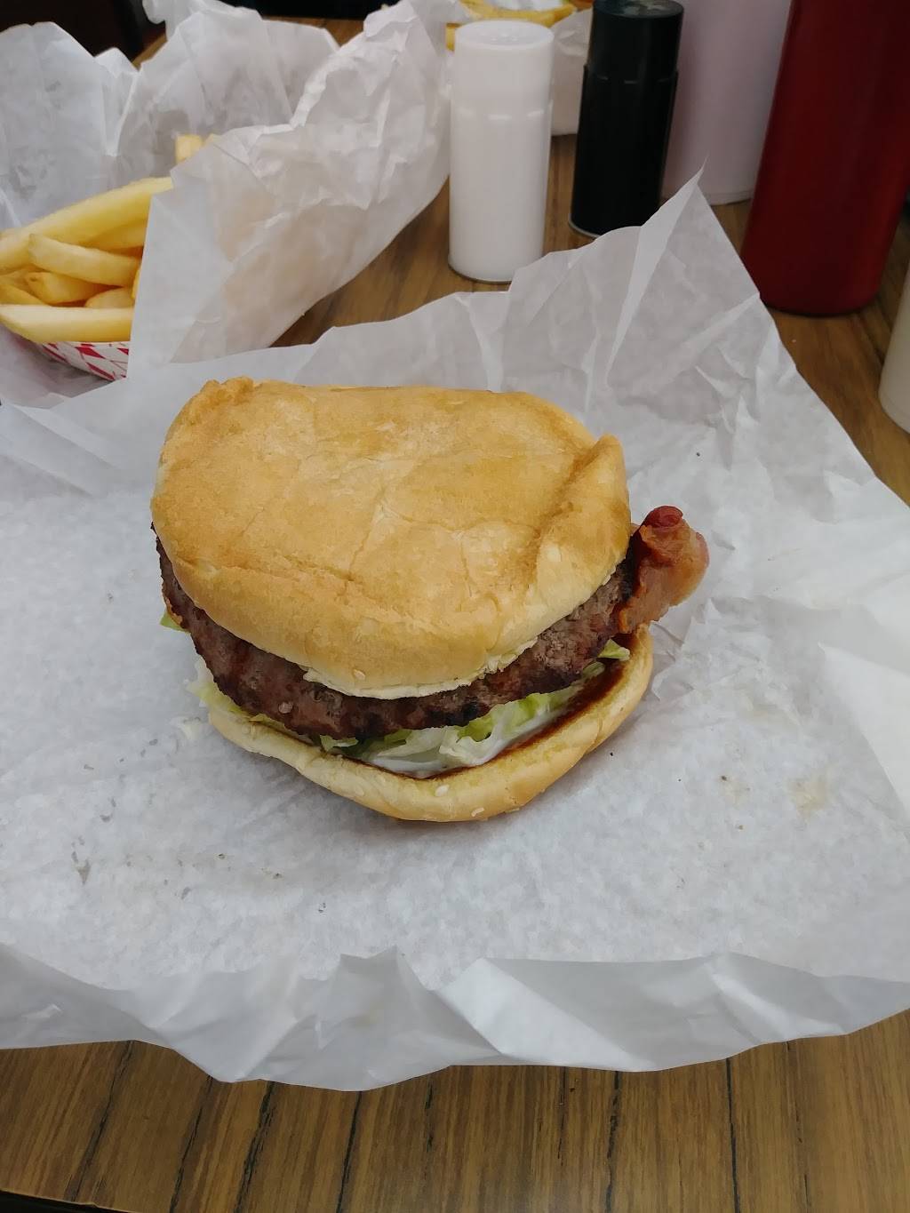 Hill-Berts Burgers Too | restaurant | 5340 Cameron Rd, Austin, TX 78723, USA | 5123713717 OR +1 512-371-3717