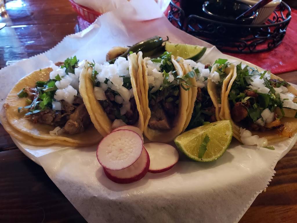 Famous Rivera Grill | restaurant | 7313 Lancaster Pike, Hockessin, DE 19707, USA | 3026357361 OR +1 302-635-7361