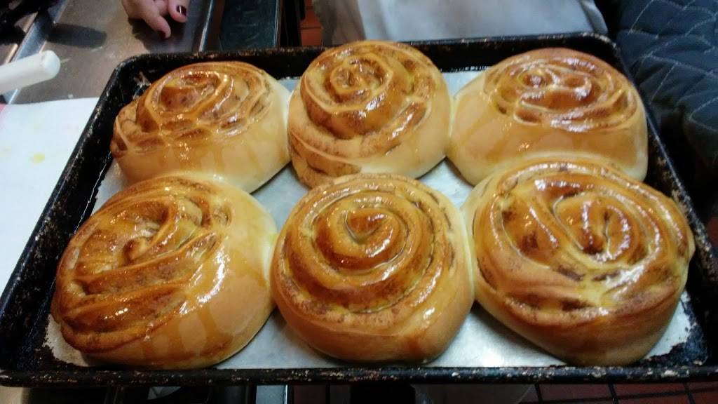 Hen House Family Restaurant | restaurant | 74 interstate Route 74, Champaign, IL 61822, USA | 2175863114 OR +1 217-586-3114