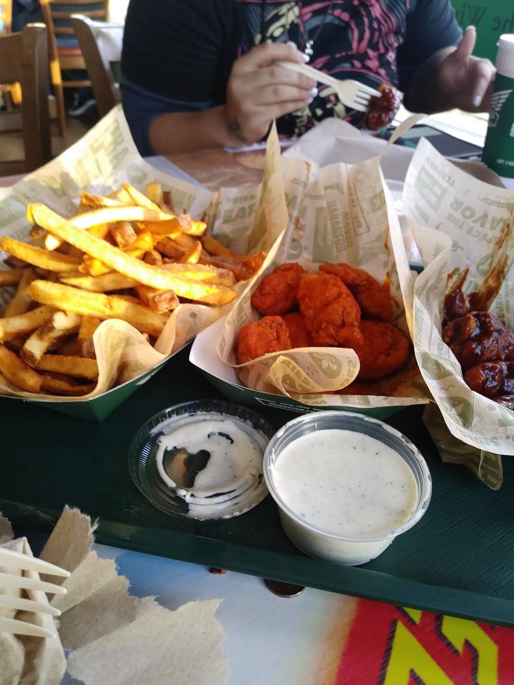 Wingstop | restaurant | 4430 W North Ave, Chicago, IL 60639, USA | 7736973633 OR +1 773-697-3633