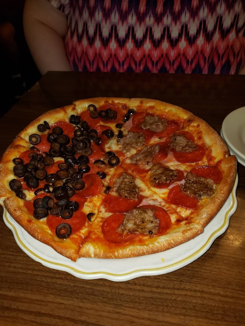 Farinacci Pizza | restaurant | 9385 Olde 8 Rd, Northfield, OH 44067, USA | 3304677919 OR +1 330-467-7919