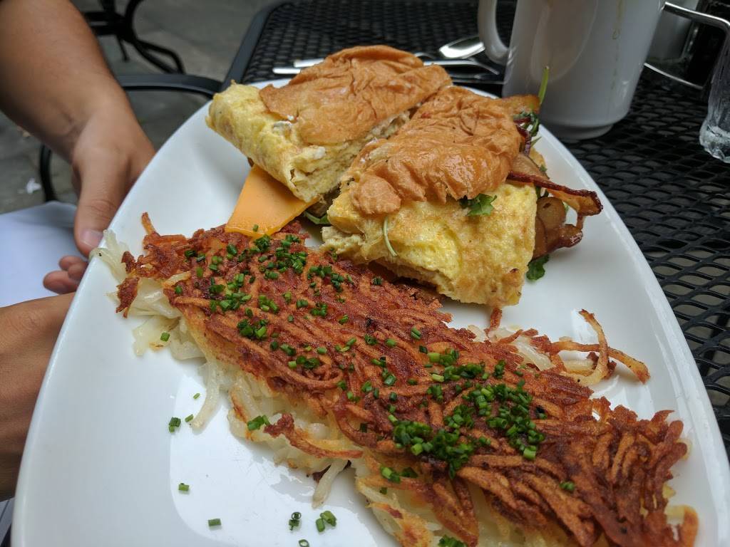 Café At The Plaza | cafe | 1007 N Cass St, Milwaukee, WI 53202, USA | 4142762101 OR +1 414-276-2101