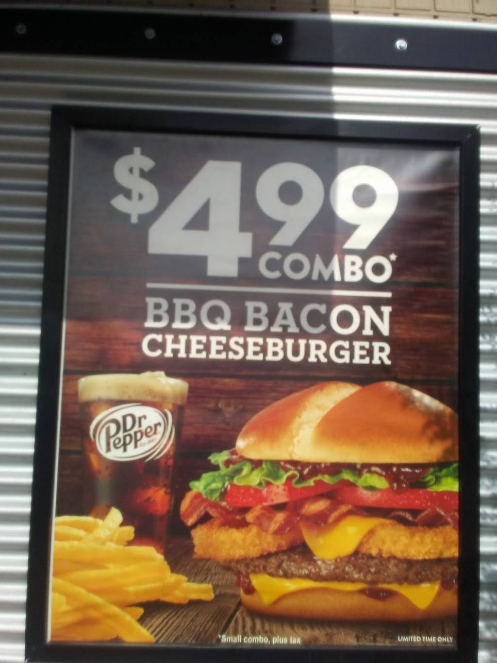 Jack in the Box | restaurant | 6355 E Mockingbird Ln, Dallas, TX 75214, USA | 2148267320 OR +1 214-826-7320