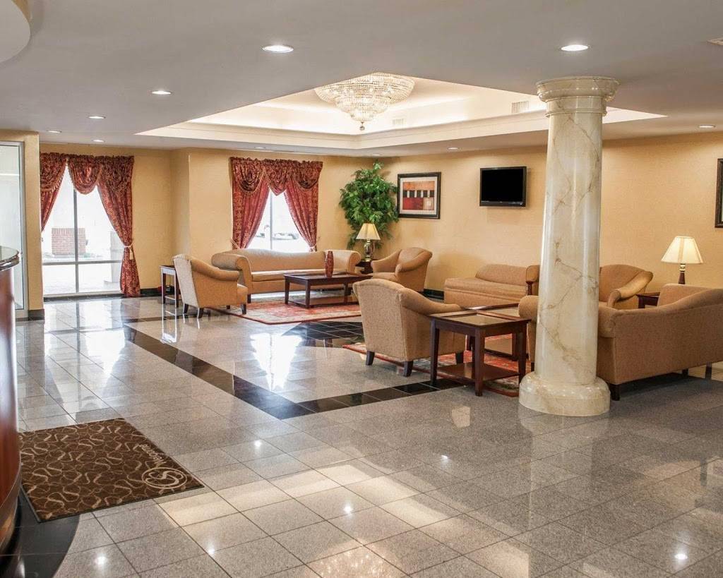 Comfort Suites near Indianapolis Airport | restaurant | 2750 Fortune Cir W, Indianapolis, IN 46241, USA | 3174810700 OR +1 317-481-0700