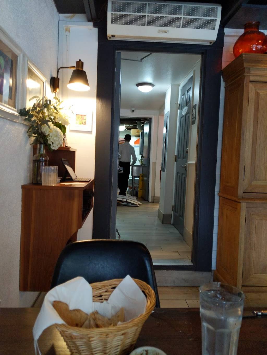 Mantee Cafe | restaurant | 10962 Ventura Blvd, Studio City, CA 91604, USA | 8187616565 OR +1 818-761-6565