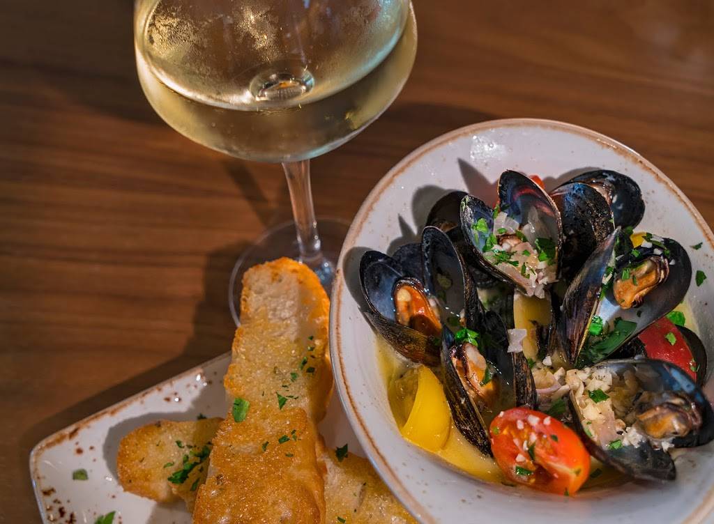 Mangroves Bar | night club | 5001 Coconut Rd #4, Bonita Springs, FL 34134, USA | 2394441234 OR +1 239-444-1234