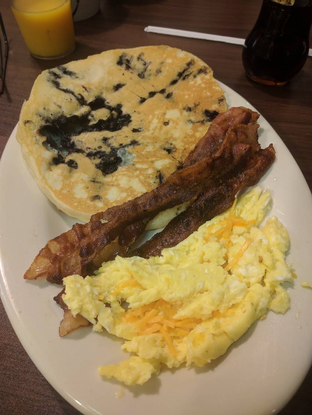 Molly-O’s | restaurant | 2 Main St, York, ME 03909, USA | 2076060762 OR +1 207-606-0762