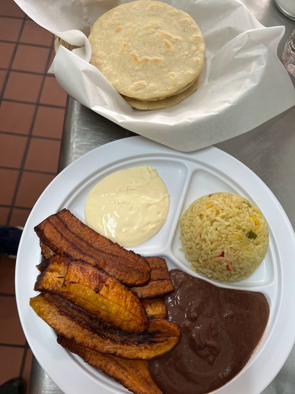 Pupuseria Jovel | restaurant | 306 S Blosser Rd, Santa Maria, CA 93458, USA | 8053250385 OR +1 805-325-0385