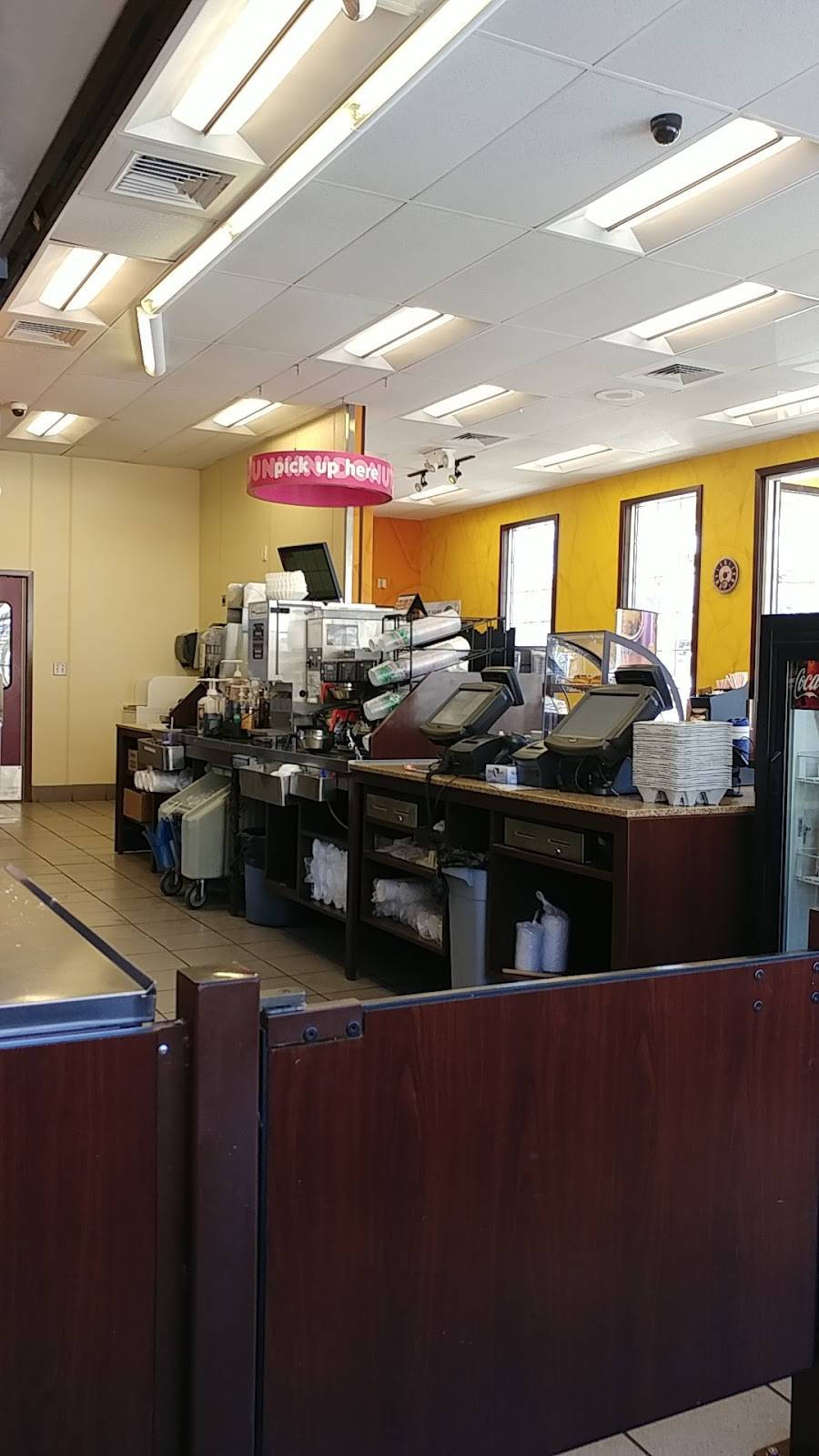 Dunkin | cafe | 2586 E Main St, Waterbury, CT 06705, USA | 2035978953 OR +1 203-597-8953