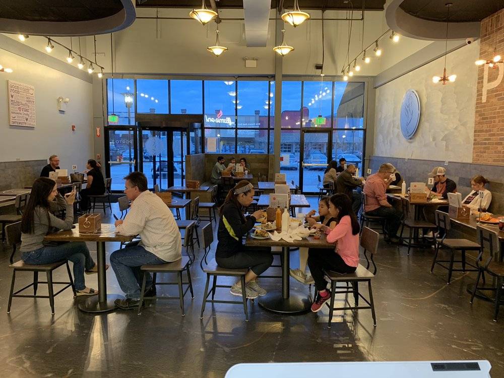 Portos Peri Peri Algonquin | restaurant | 1748 S Randall Rd, Algonquin, IL 60102, USA | 2243330893 OR +1 224-333-0893