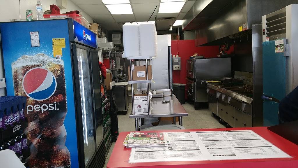 Golden Chicken | restaurant | 6806 W Villard Ave, Milwaukee, WI 53218, USA | 4144624211 OR +1 414-462-4211