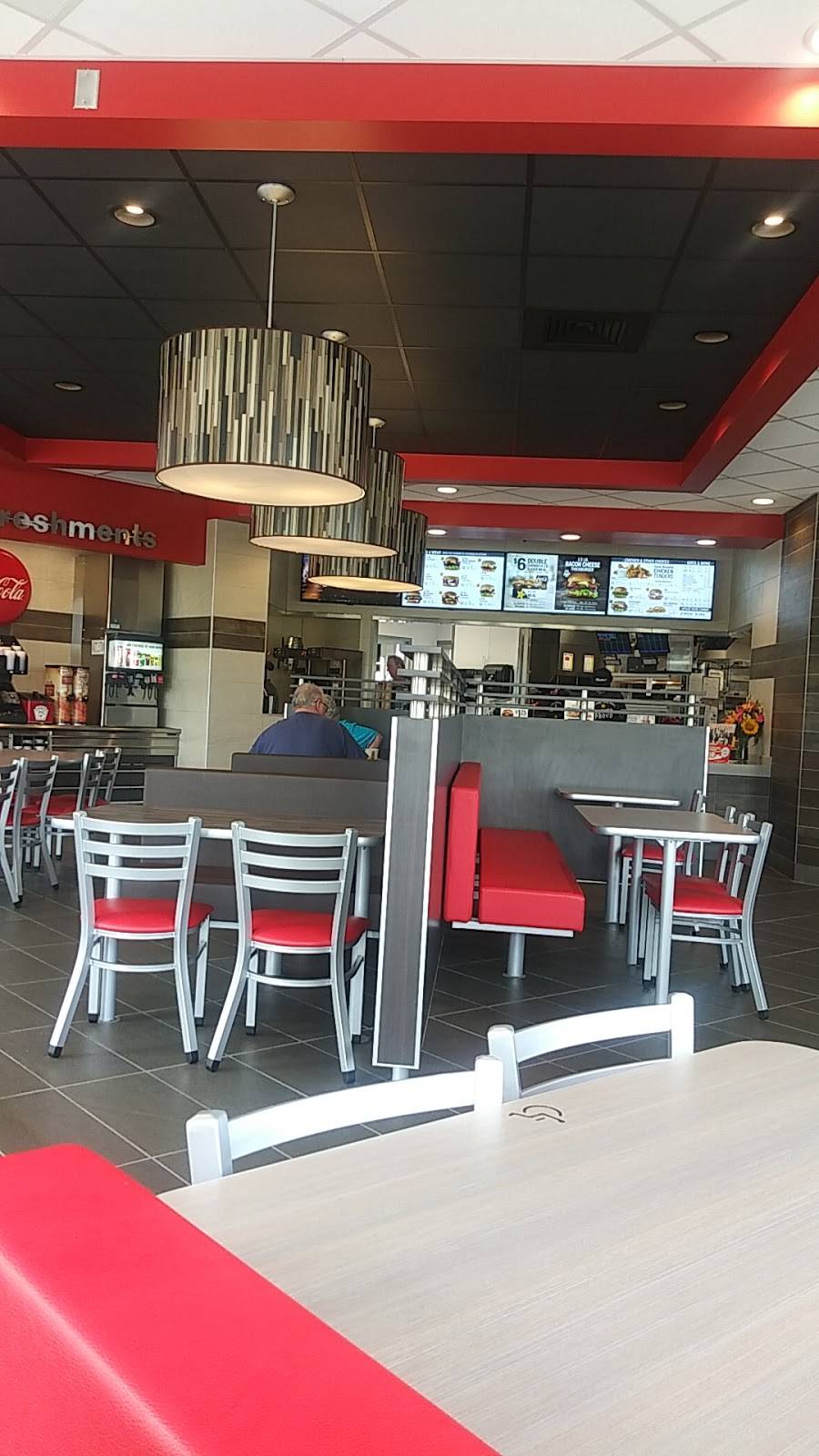 Hardees | restaurant | 1320 N Tyler Rd, Wichita, KS 67212, USA | 3162212478 OR +1 316-221-2478