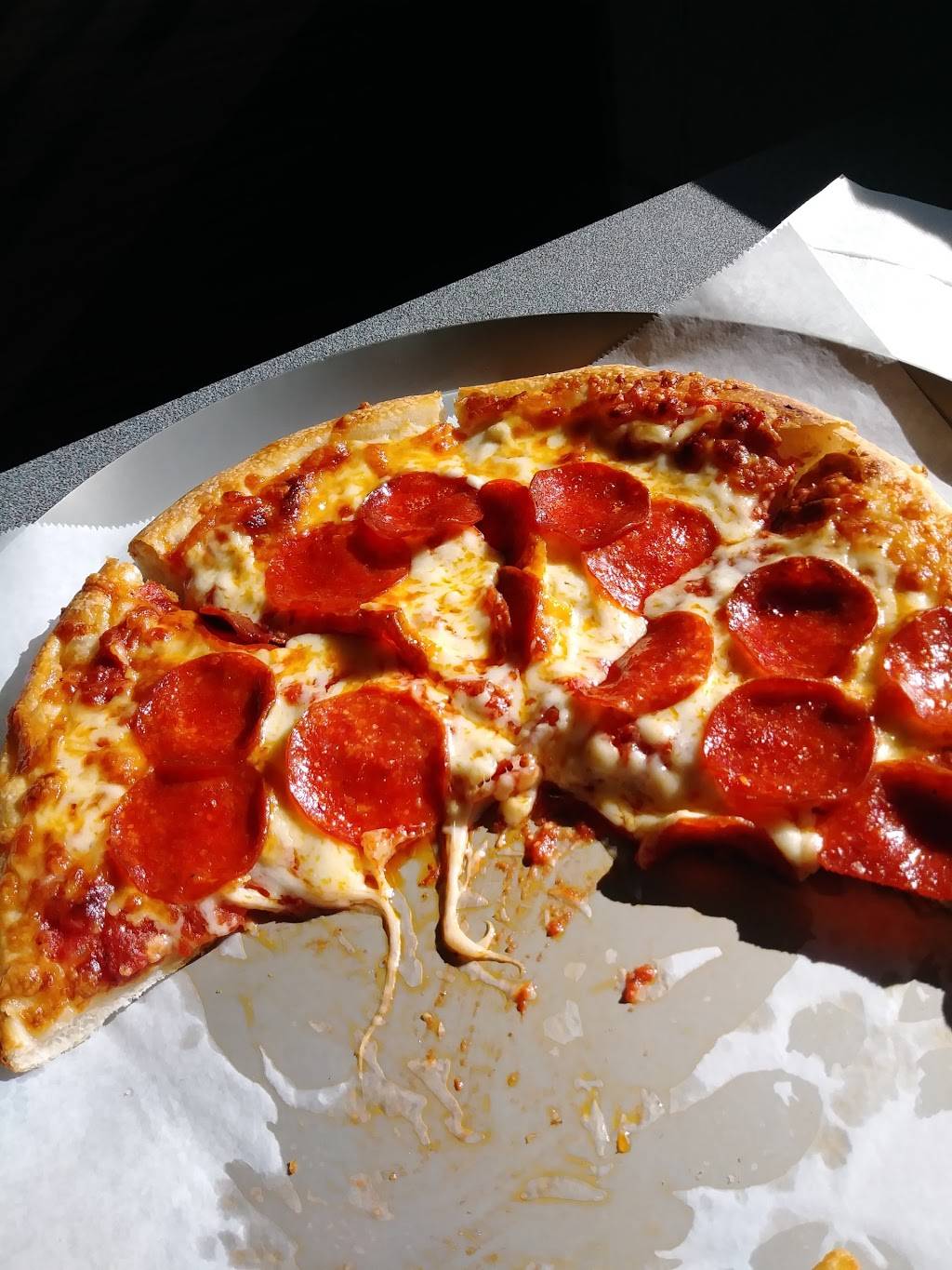 Brothers Famous Pizza | restaurant | 950 Broad St, Providence, RI 02905, USA | 4014613760 OR +1 401-461-3760