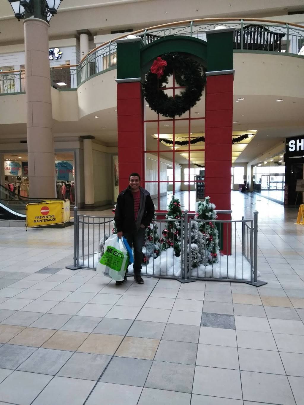 Elmwood Oaks Shopping Center | shopping mall | 800 S Clearview Pkwy, Harahan, LA 70123, USA | 5136861600 OR +1 513-686-1600