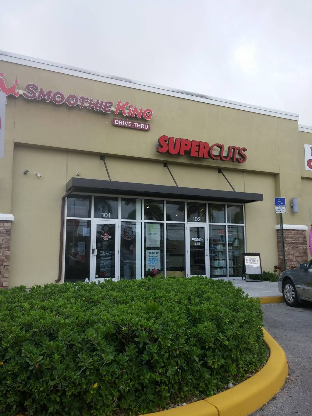 Smoothie King | restaurant | 18355 NW 57th Ave #101, Miami Gardens, FL 33055, USA | 3056212000 OR +1 305-621-2000