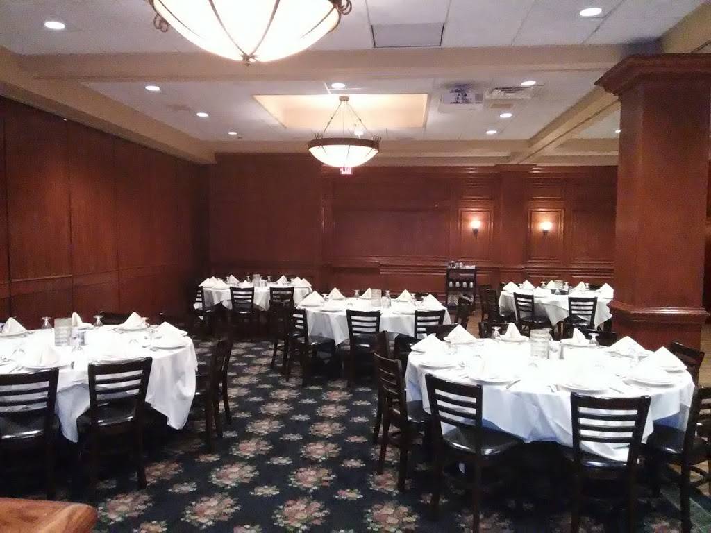 Maggianos Little Italy | restaurant | 240 Oakbrook Center, Oak Brook, IL 60523, USA | 6303680300 OR +1 630-368-0300