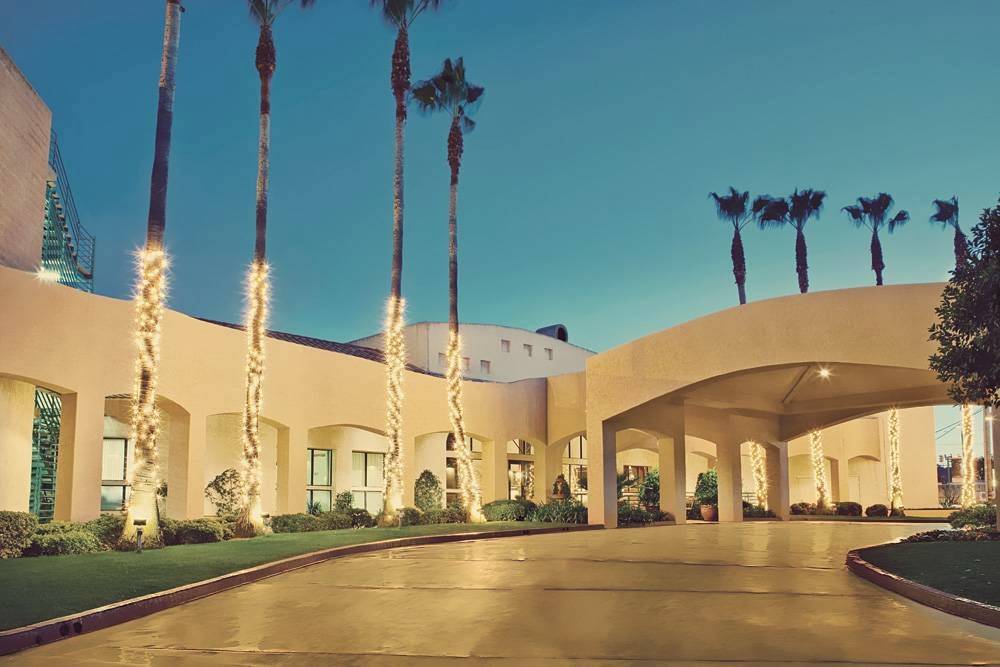 Grand Long Beach Events Center | restaurant | 4101 E Willow St, Long Beach, CA 90815, USA | 5624260555 OR +1 562-426-0555