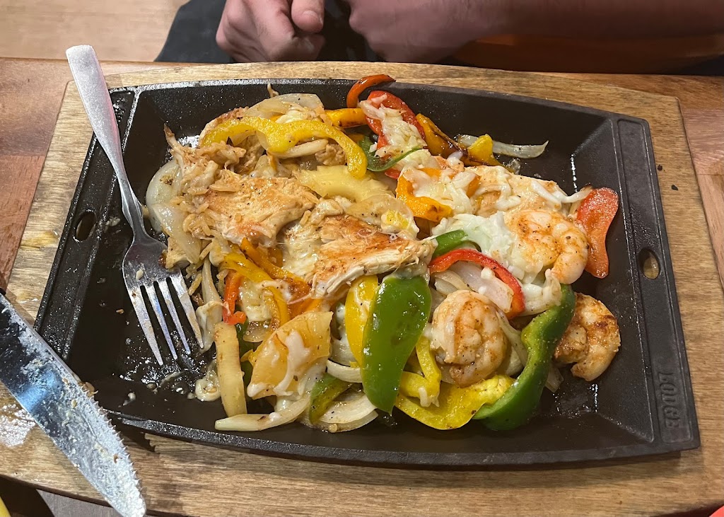 La Patrona Cantina and Grill | restaurant | 3860 W Carlos Folger Dr, Columbus, IN 47201, USA | 8127990344 OR +1 812-799-0344