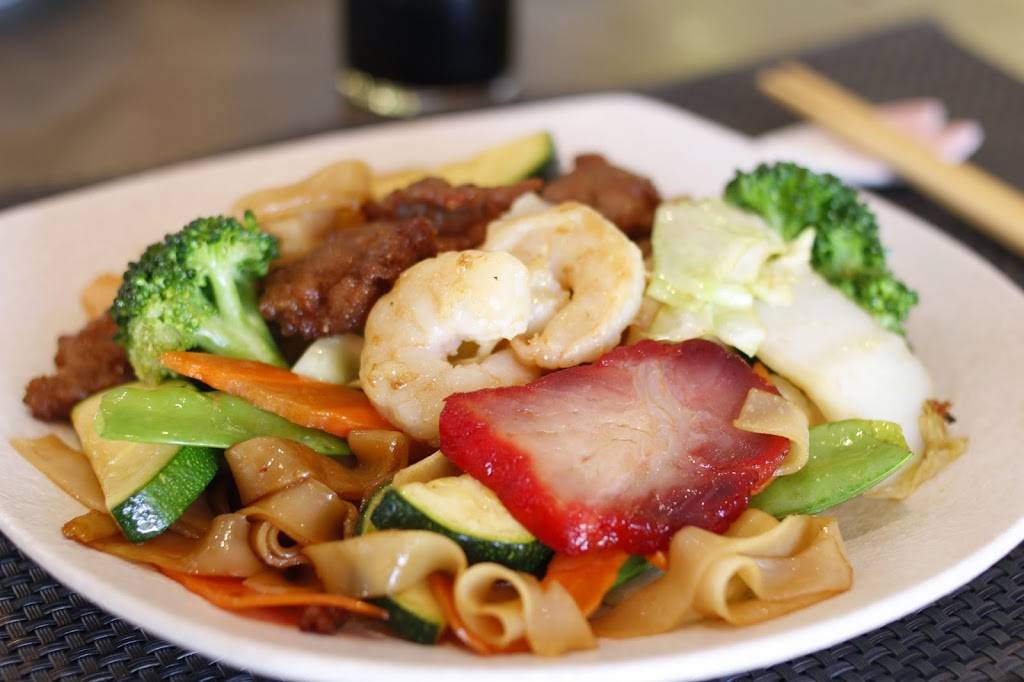 Lucky Chinese Bistro | restaurant | 1040 Grant Rd #100, Mountain View, CA 94040, USA | 6509888998 OR +1 650-988-8998
