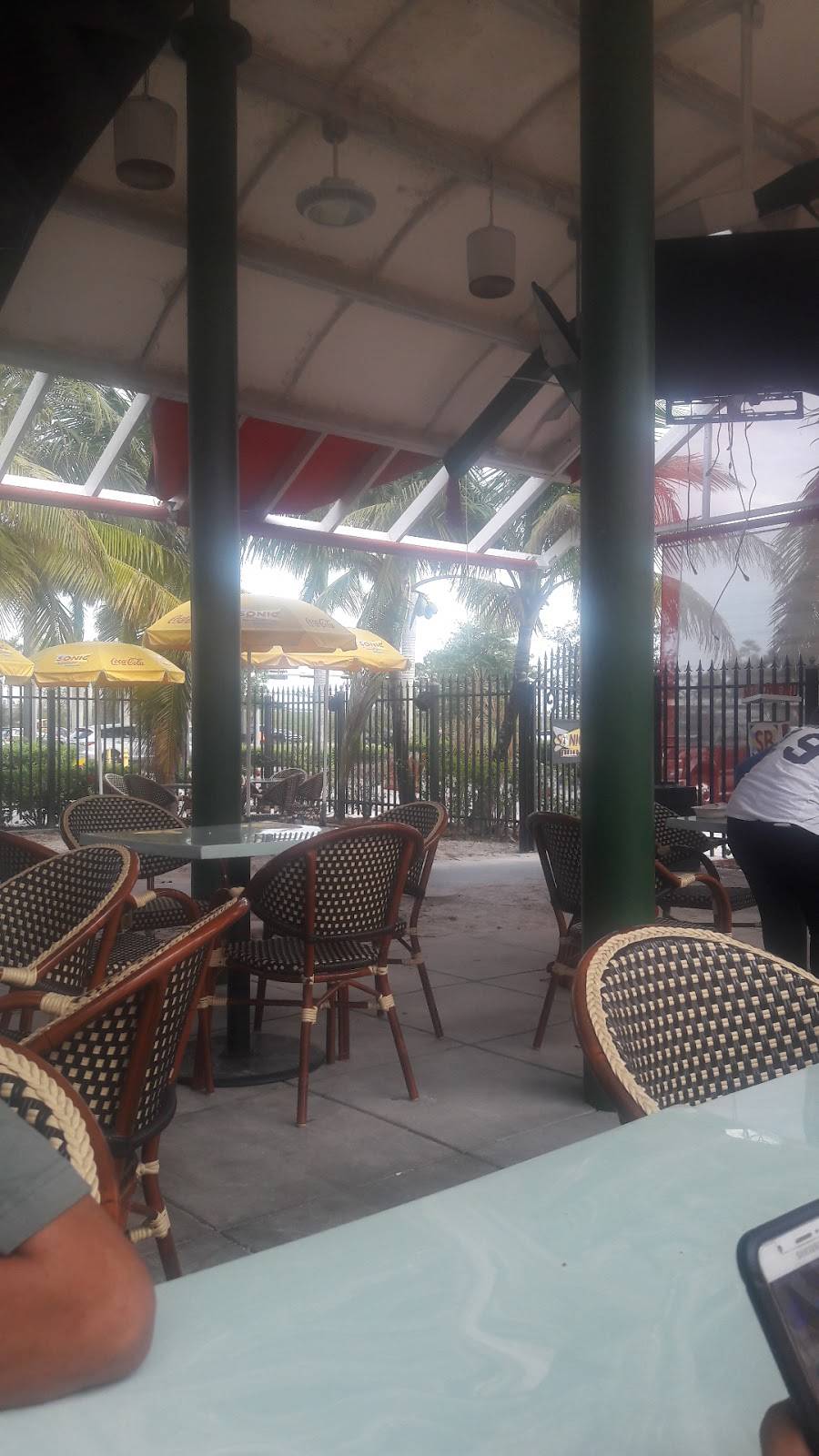 Sonic Drive-In | restaurant | 2425 NE 8th St, Homestead, FL 33033, USA | 3052425319 OR +1 305-242-5319