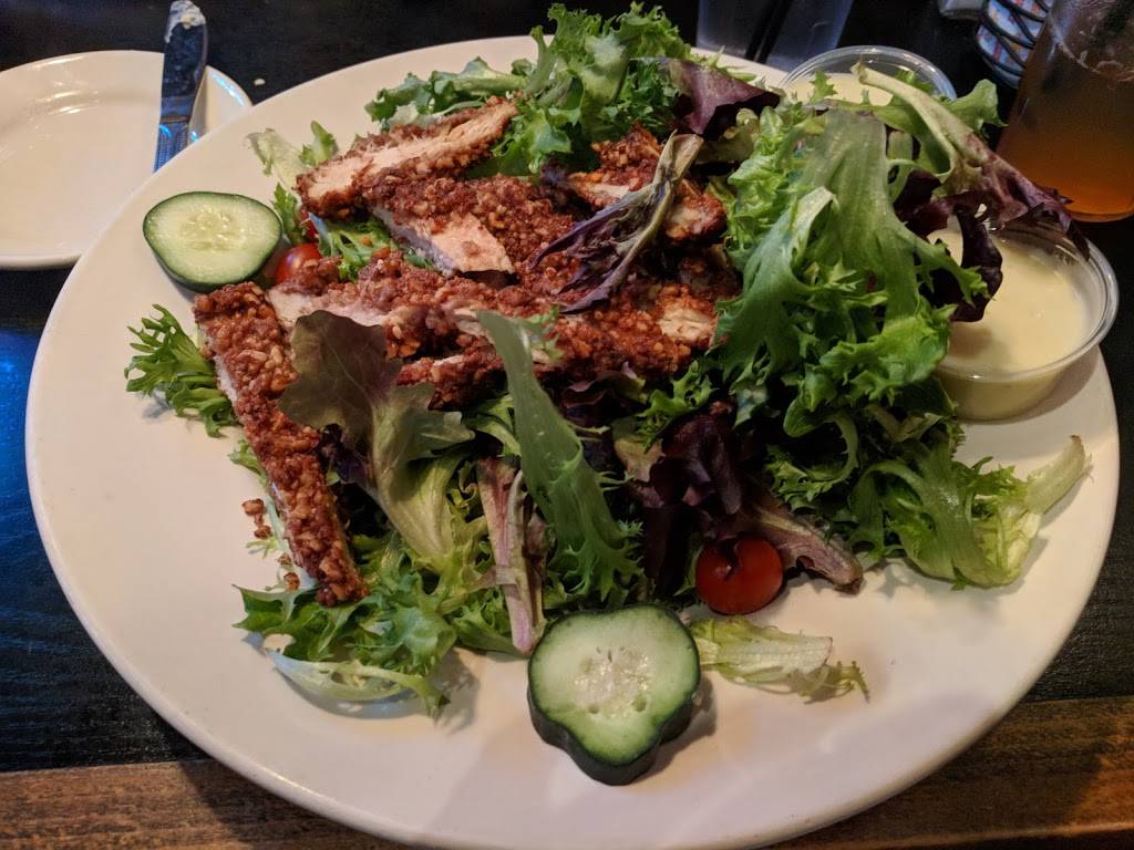 Lions Den | restaurant | 4444 Highland Rd, Waterford Twp, MI 48328, USA | 2486742251 OR +1 248-674-2251