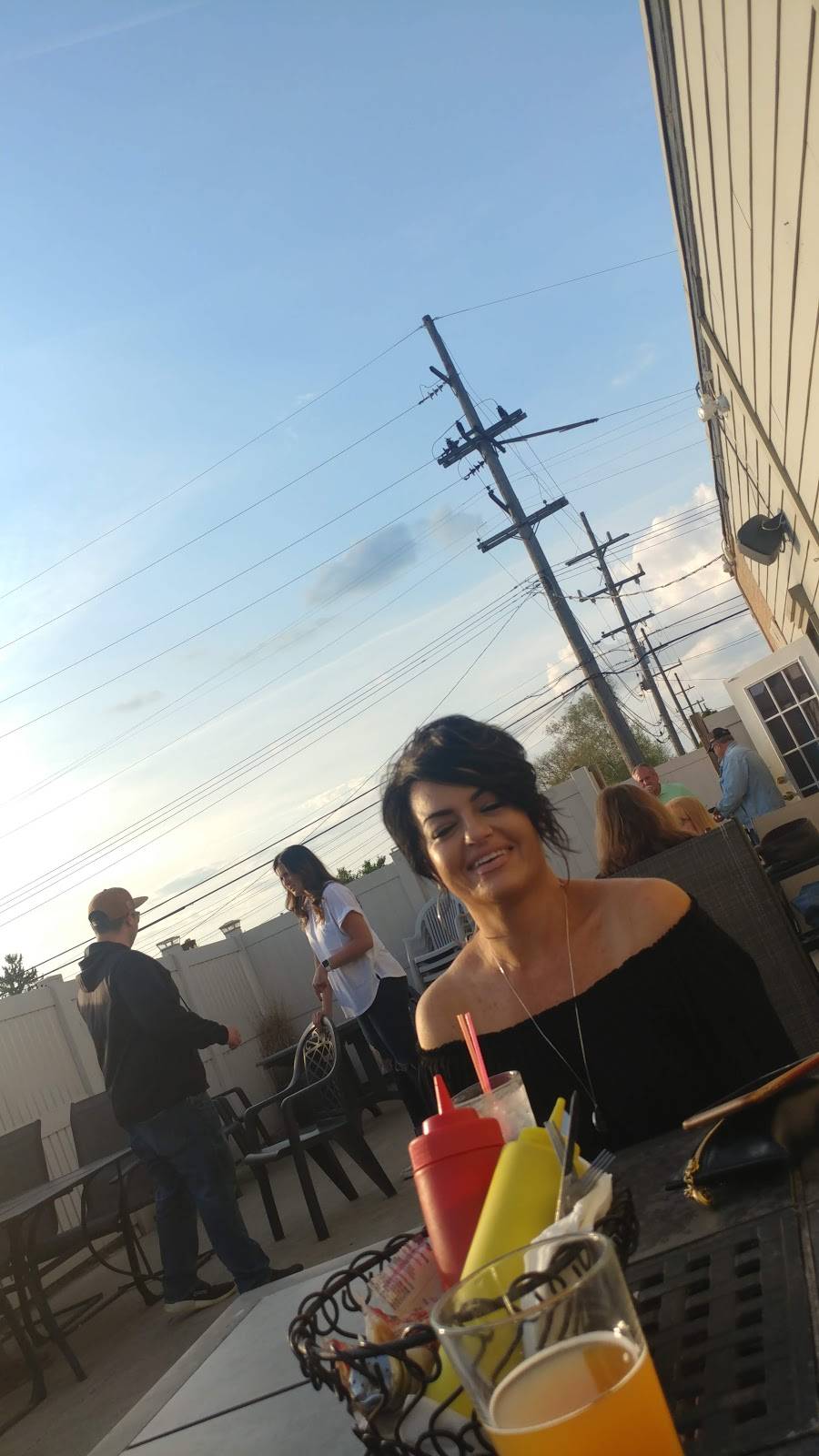 Randys Bar & Grill | restaurant | 25122 W Warren St, Dearborn Heights, MI 48127, USA | 3132783833 OR +1 313-278-3833