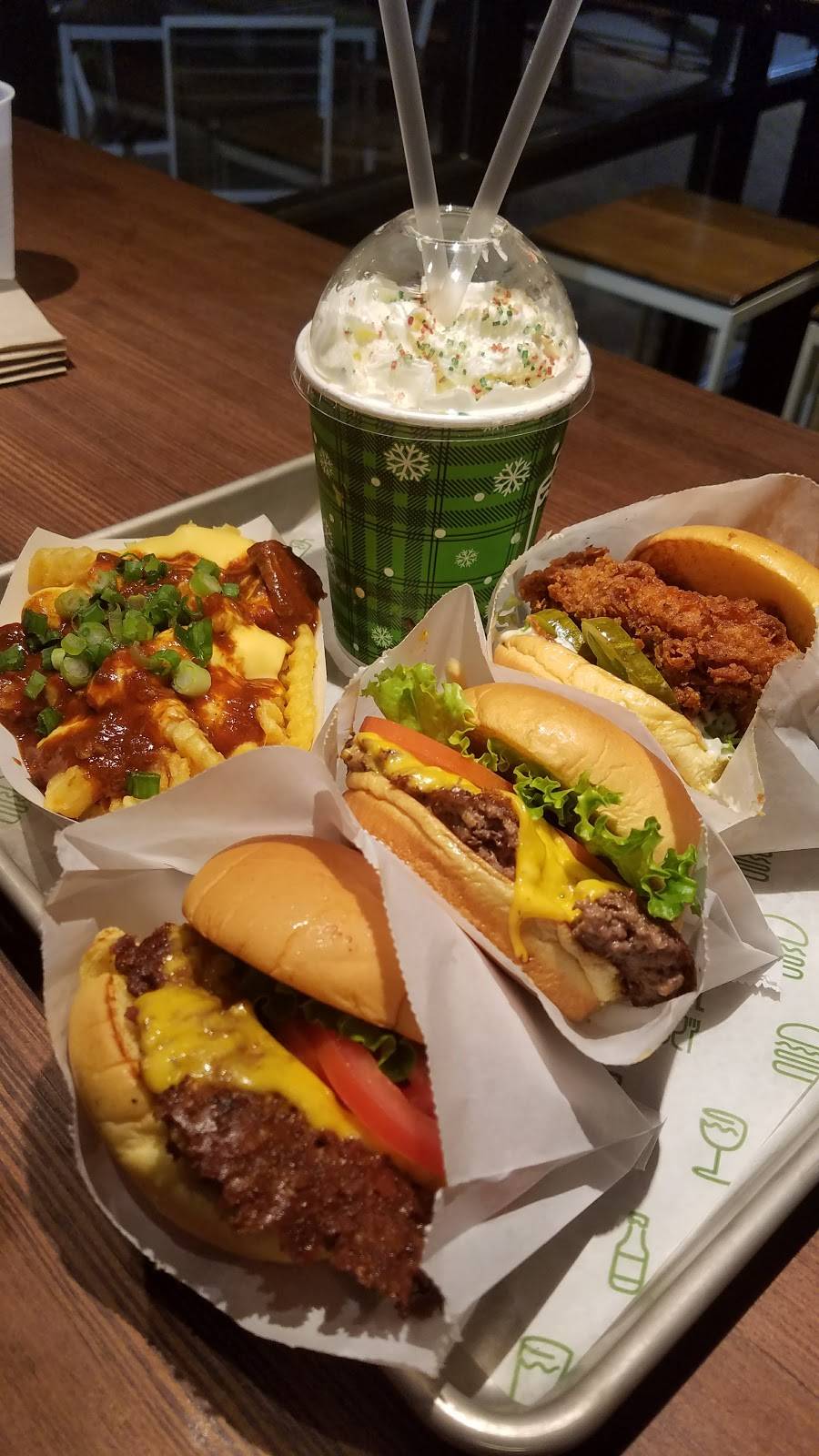 Shake Shack | restaurant | 2093 Smith Haven Plaza, Lake Grove, NY 11755, USA | 6312461096 OR +1 631-246-1096