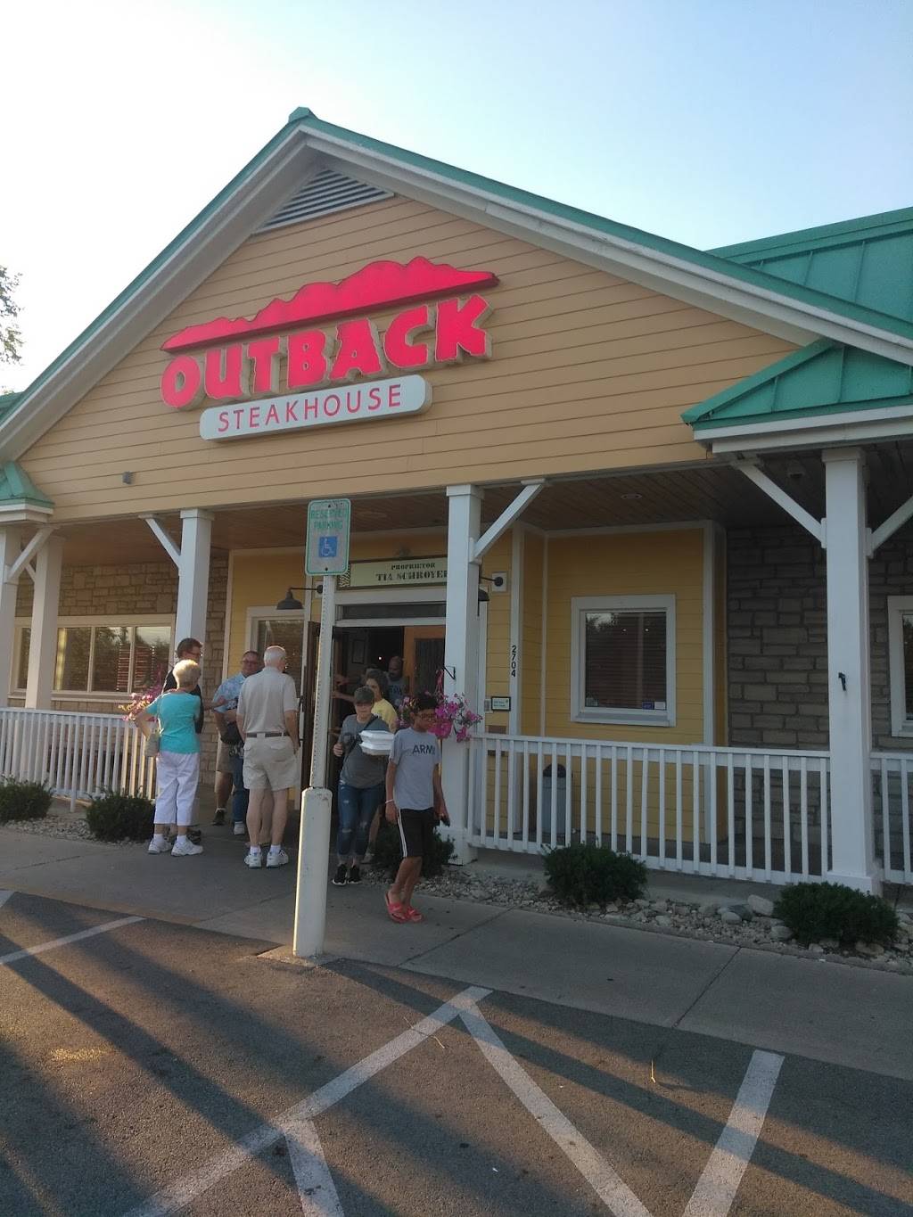 Outback Steakhouse | restaurant | 2704 Bethel Rd, Columbus, OH 43220, USA | 6143261605 OR +1 614-326-1605