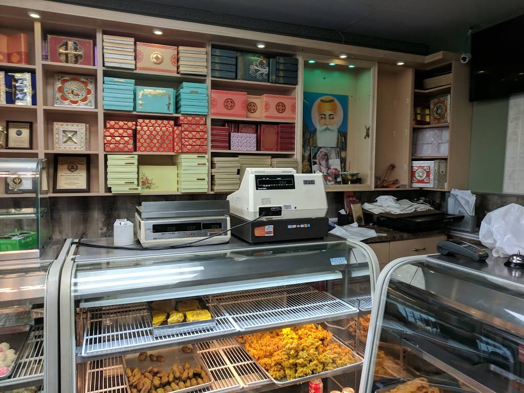 Malton Sweets & Samosa Factory | restaurant | 7052 Airport Rd, Mississauga, ON L4T 2G8, Canada | 9056732136 OR +1 905-673-2136