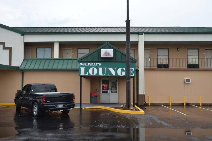 Dolphies Lounge | night club | 4646 Scottsville Rd, Bowling Green, KY 42104, USA | 2709042650 OR +1 270-904-2650