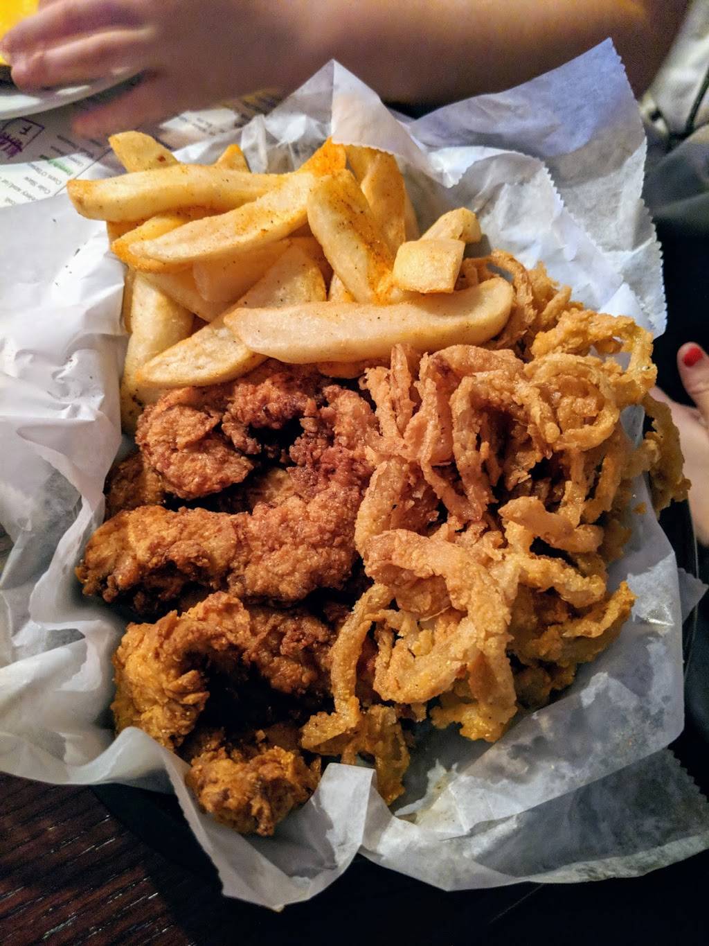 Bullwinkles Top Hat Bistro | restaurant | 19 N Main St, Miamisburg, OH 45342, USA | 9378597677 OR +1 937-859-7677