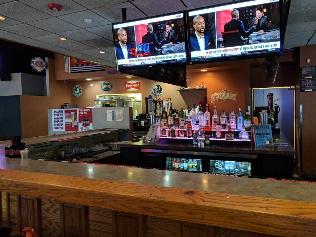 Olivers Bar & Grill | restaurant | 2122 W Station St, Kankakee, IL 60901, USA | 8159351900 OR +1 815-935-1900