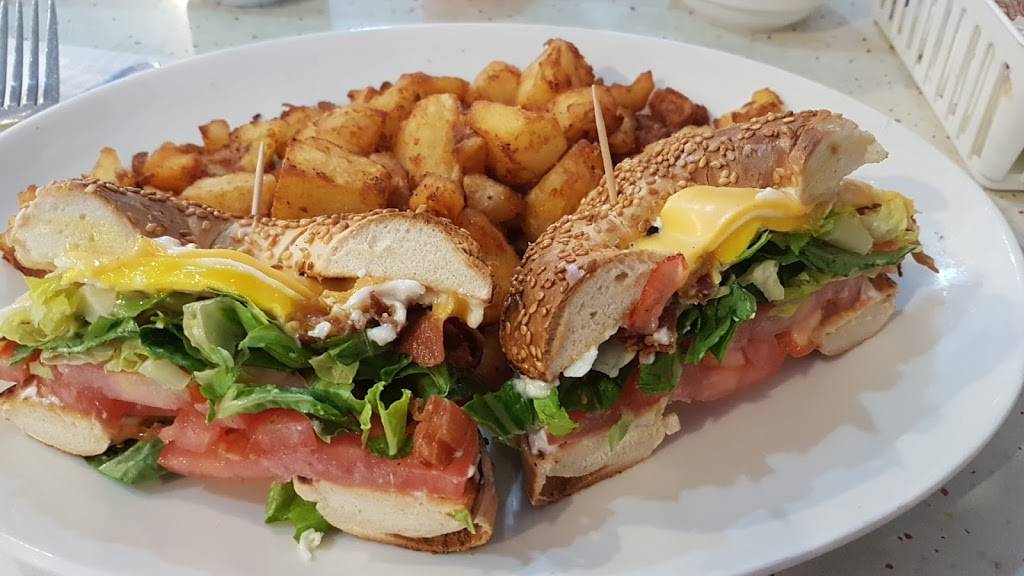 Restaurant Paulo & Suzanne | restaurant | 5501 Boul Gouin O, Montréal, QC H4J 1C8, Canada | 5143365561 OR +1 514-336-5561