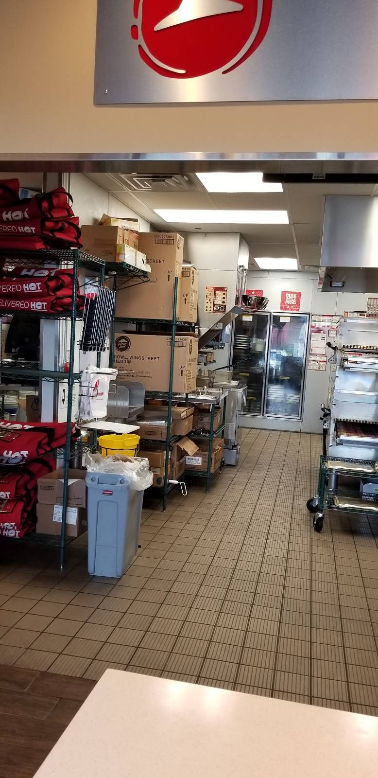 Pizza Hut | meal takeaway | 155 Hope St, Fall River, MA 02721, USA | 5085675673 OR +1 508-567-5673