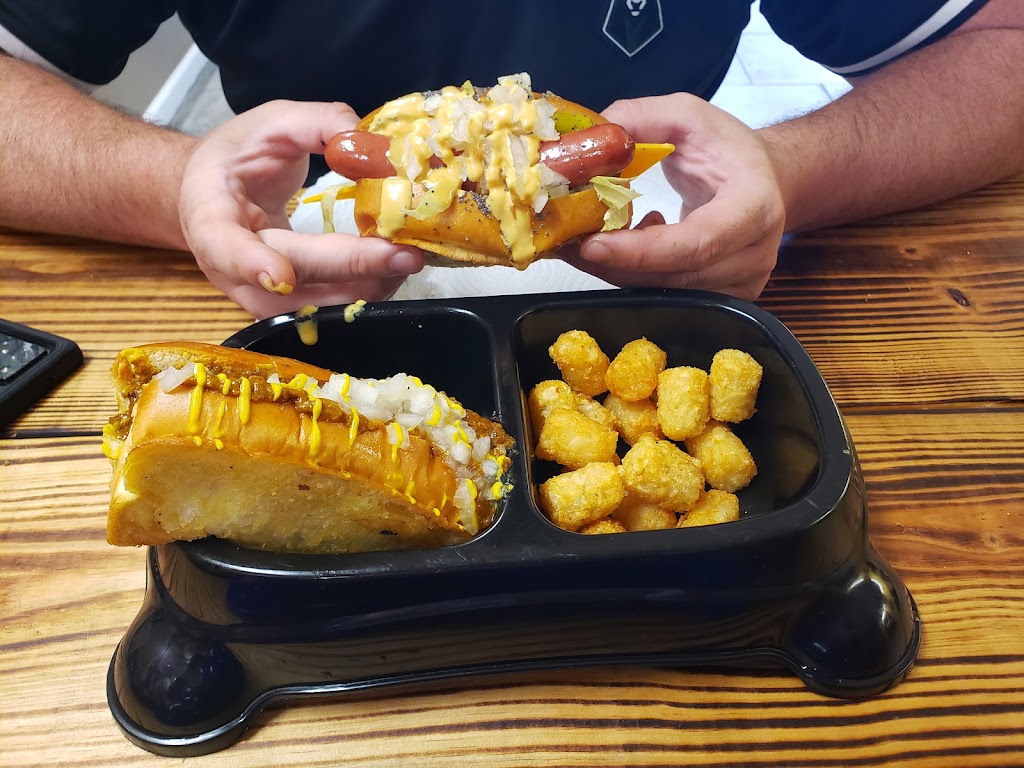 Dustys Dogz | restaurant | 416 N State St, St Ignace, MI 49781, USA | 2312683293 OR +1 231-268-3293