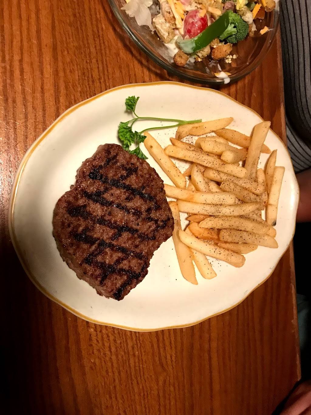 Gondola Restaurant | restaurant | 625 S Cumberland St, Lebanon, TN 37087, USA | 6154446016 OR +1 615-444-6016