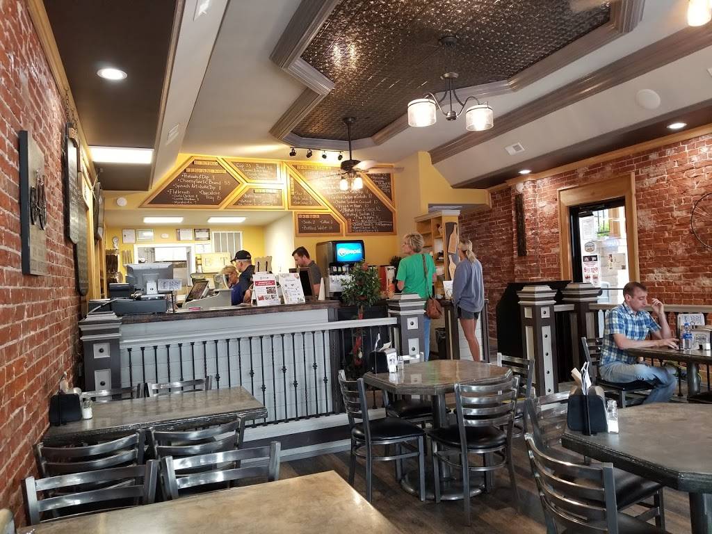 The Brown Bag Bistro | restaurant | 318 E Broadway, Alton, IL 62002, USA | 6184339933 OR +1 618-433-9933