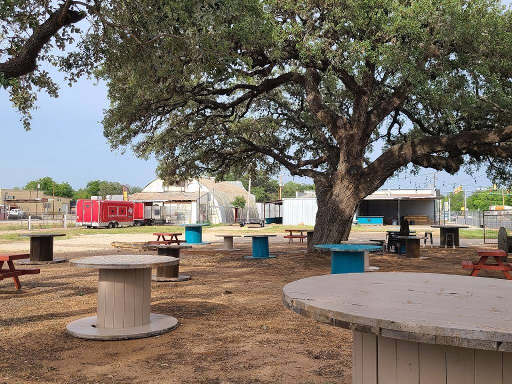 Heavenly Q @ Eagles Nest | restaurant | 1401 2nd St, Pleasanton, TX 78064, USA | 9567929066 OR +1 956-792-9066