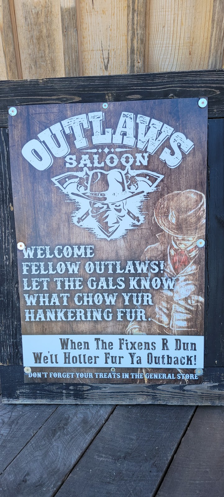 Outlaw Saloon Grill | restaurant | 3000 N 1200th St, Paris, IL 61944, USA | 2177129735 OR +1 217-712-9735