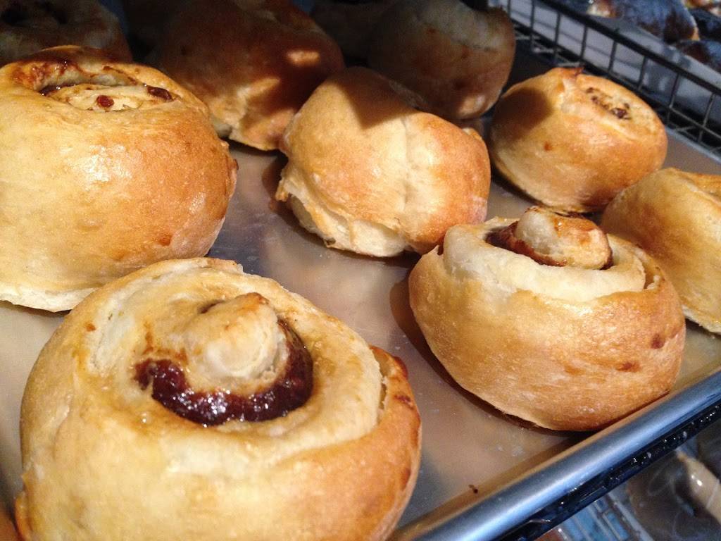 Chantilly Beignes Bistro | restaurant | 619 Rue Principale, Laval, QC H7X 1C7, Canada | 4509699619 OR +1 450-969-9619