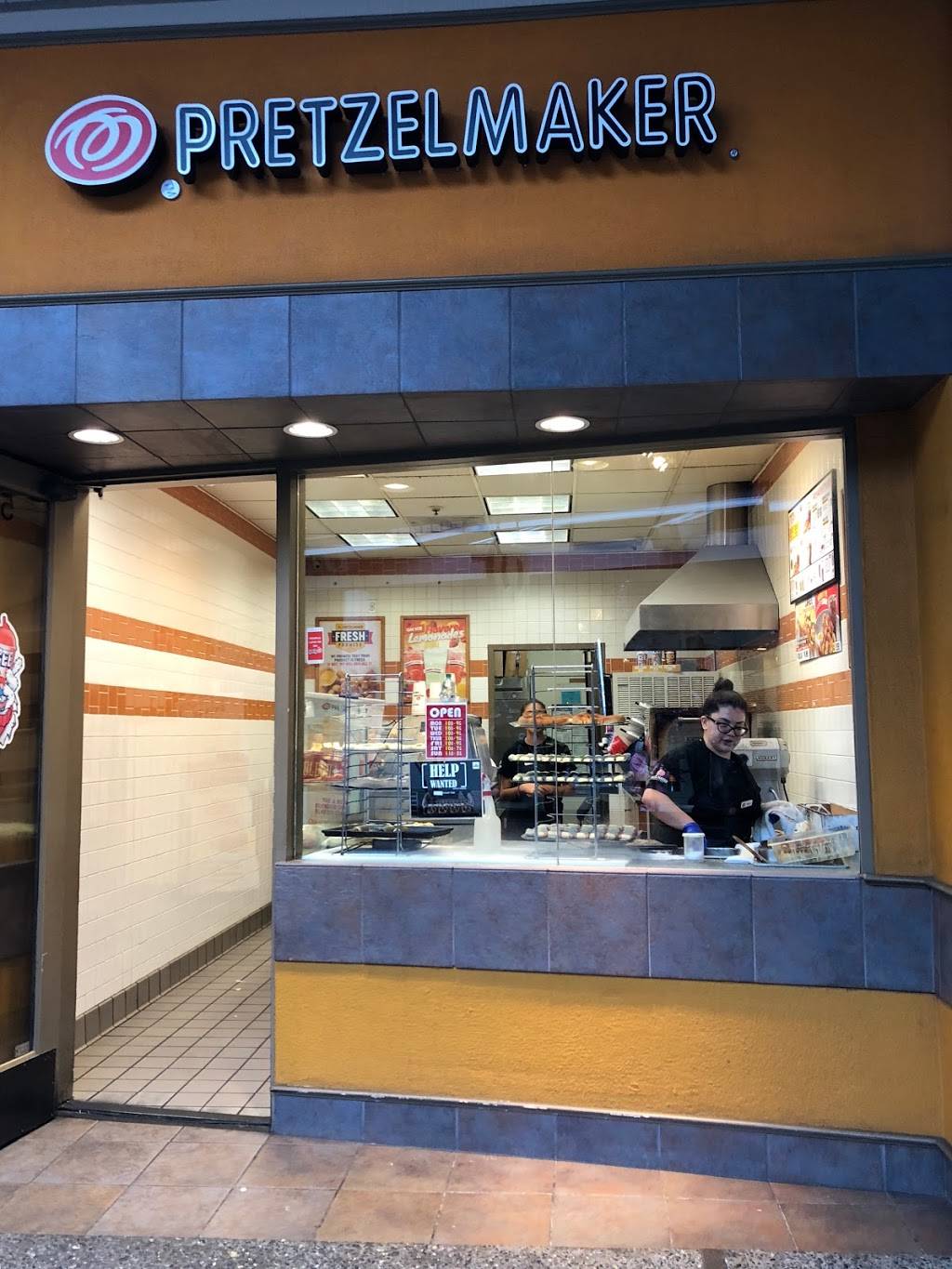 Pretzelmaker | restaurant | 520 Del Monte Center, Monterey, CA 93940, USA | 8316460243 OR +1 831-646-0243