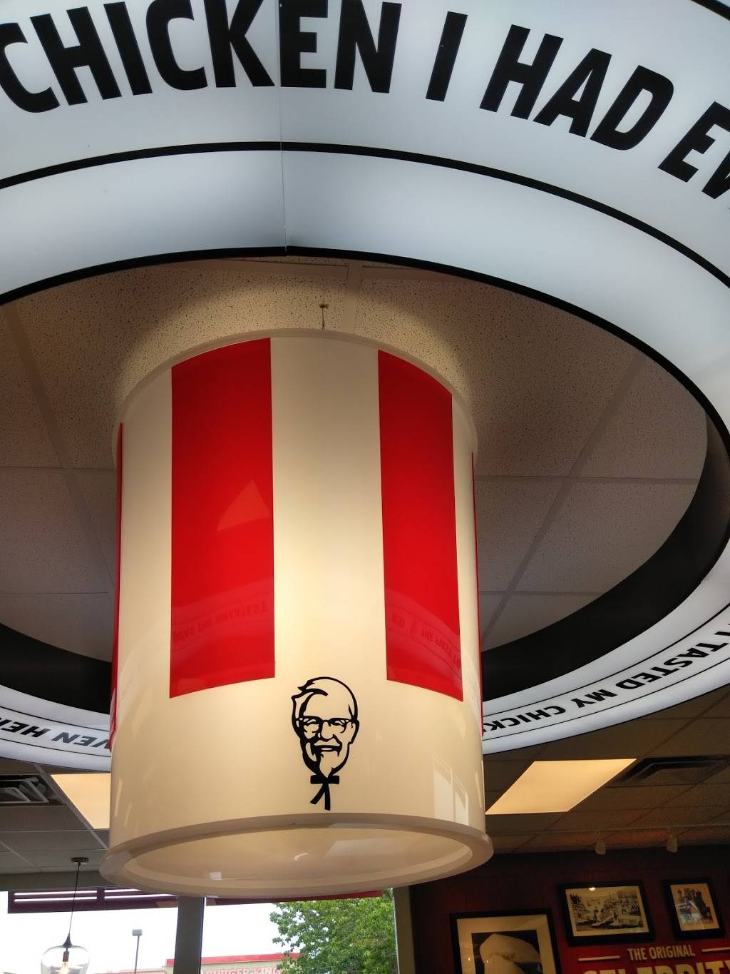 KFC | restaurant | 2347 S Seneca St, Wichita, KS 67213, USA | 3162629000 OR +1 316-262-9000